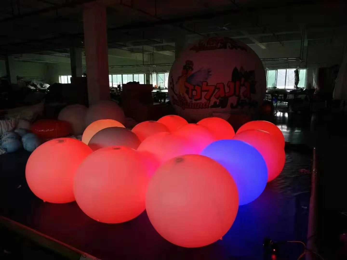 Kleurrijke gigantische opblaas - Led Balloon Light recensie en prijs